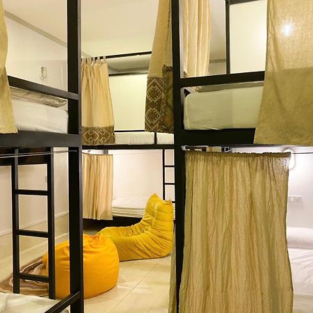 Апартаменты Sathiti Cafe & Bed Вьентьян Экстерьер фото