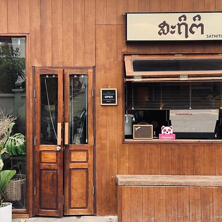 Апартаменты Sathiti Cafe & Bed Вьентьян Экстерьер фото