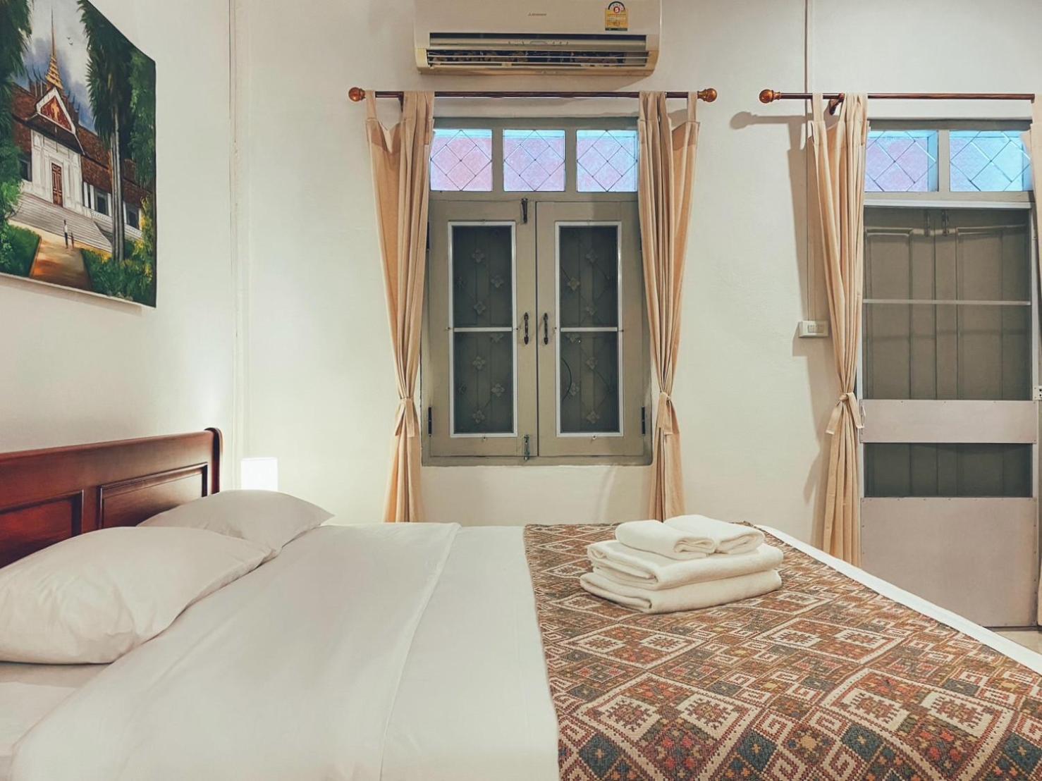 Апартаменты Sathiti Cafe & Bed Вьентьян Экстерьер фото