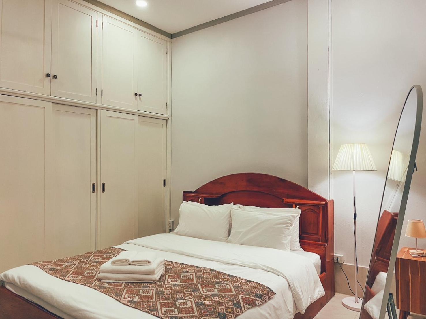 Апартаменты Sathiti Cafe & Bed Вьентьян Экстерьер фото