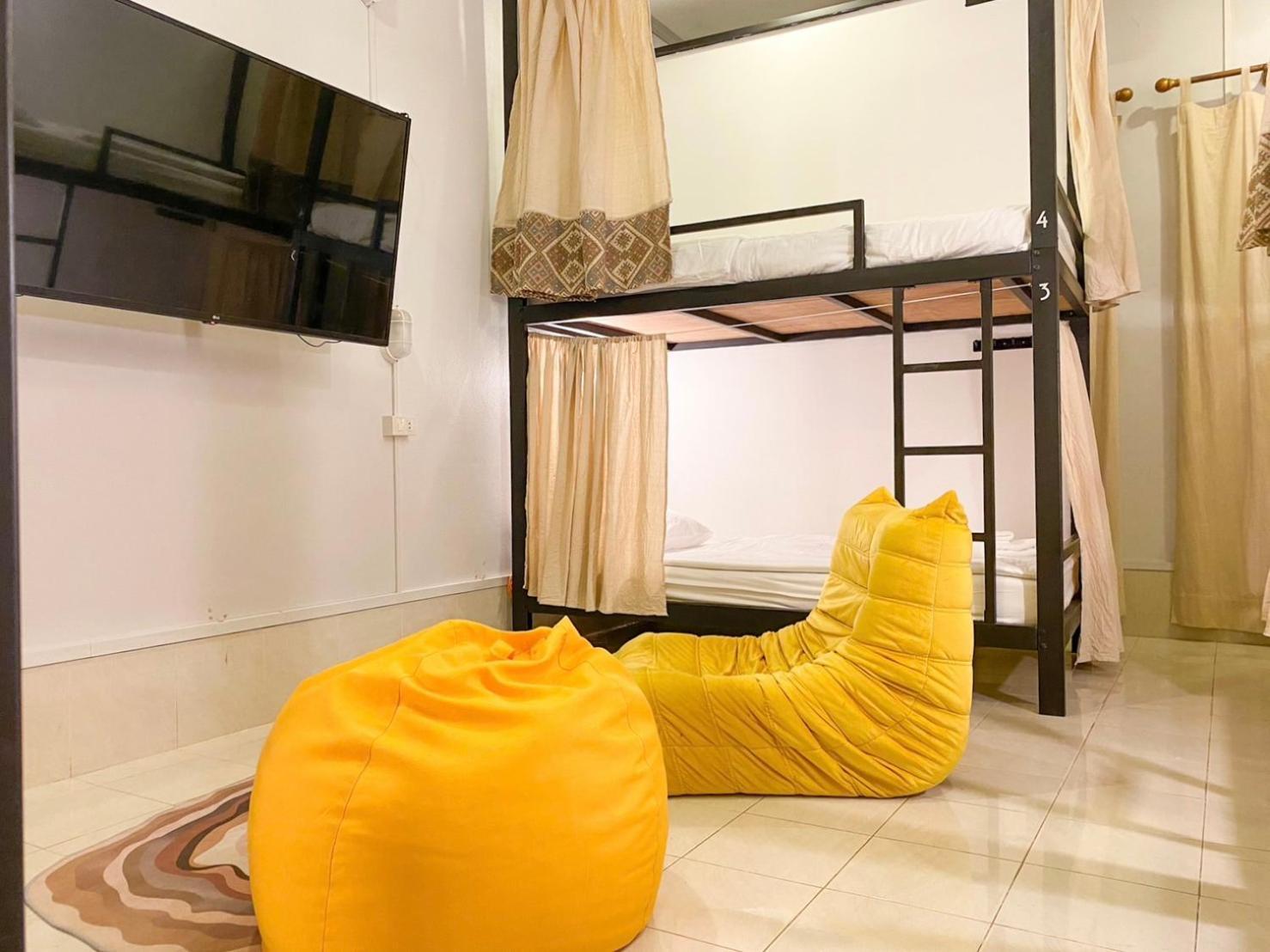 Апартаменты Sathiti Cafe & Bed Вьентьян Экстерьер фото